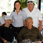 Berta Hernández y Henry Saavedra sentados Oswaldo Aguilera y Hugo Vargas