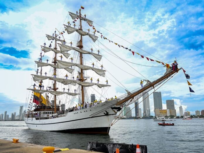 BUQUE ESCUELA “GUAYAS” DE LA ARMADA DEL ECUADOR ATRACA EN CARTAGENA