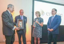 PRHTA Seals Its Legacy: Kicks Off 75th Anniversary with a Time Capsule Raúl Bustamante reconocimiento a Clarisa Jiménez en el Royal Sonesta San Juan