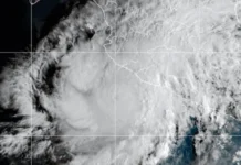 Huracán Simon amenaza la costa del Pacífico mexicano en categoría 3 y despliega alerta operativa en cuatro estados